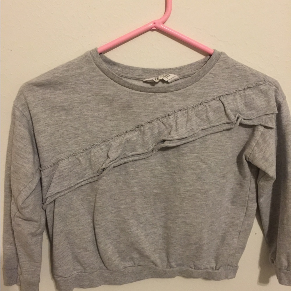 H&M girl’s cute ruffle top